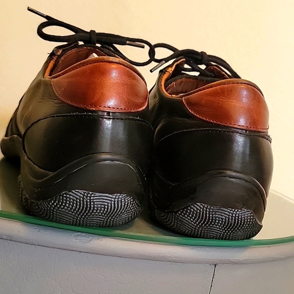 Allen Edmonds Traveler two-tone leather lace-up Oxford sneaker. - Picture 4 of 7